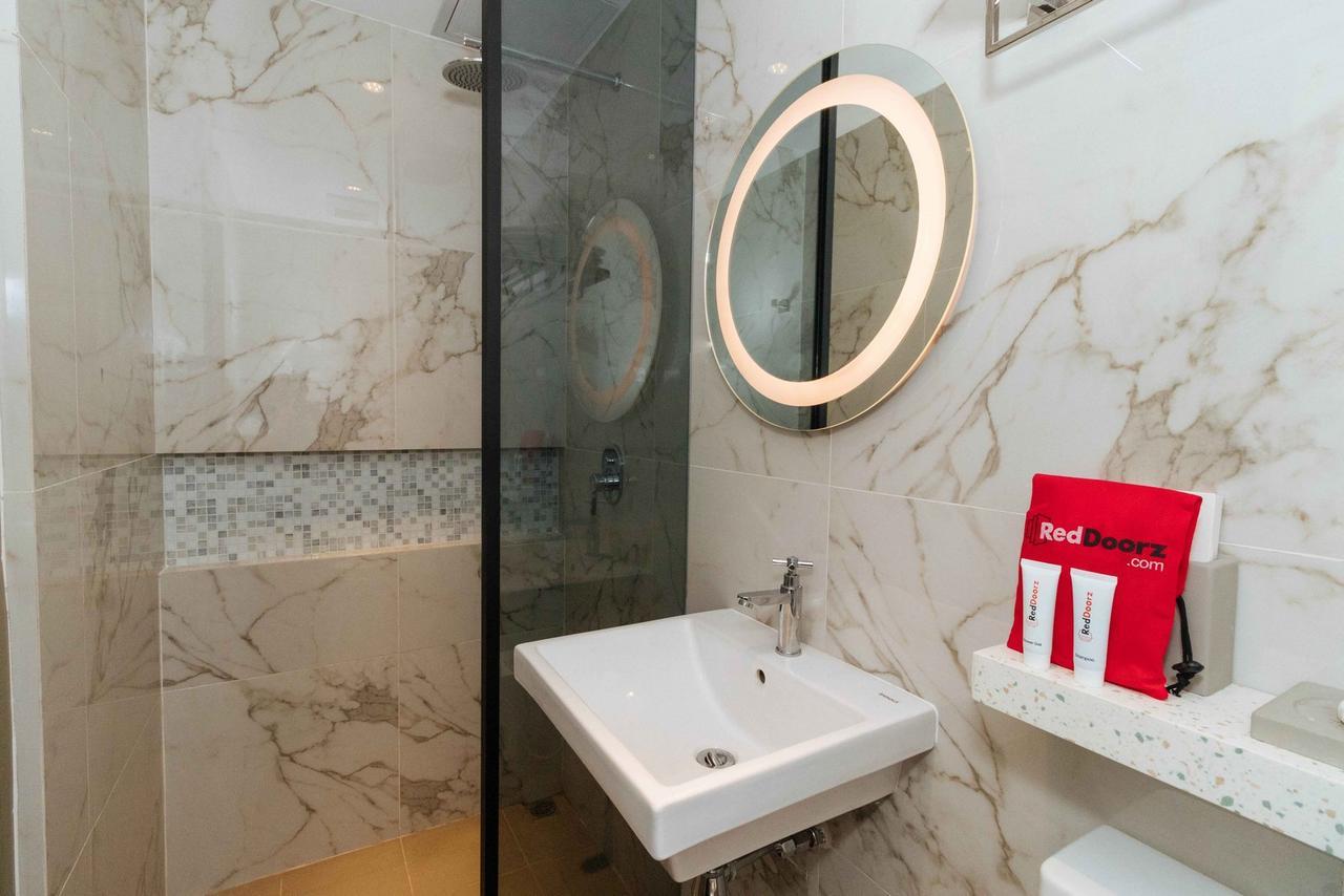Готель Reddoorz Premium Near Ust Hospital Маніла Екстер'єр фото